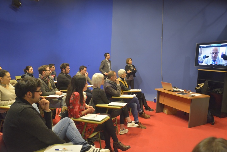 Participantes no curso de presentadores de Atresmedia e a Fundación Araguaney