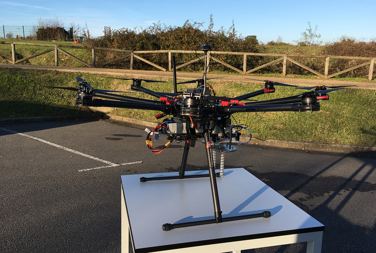 Dron con sistema radar 