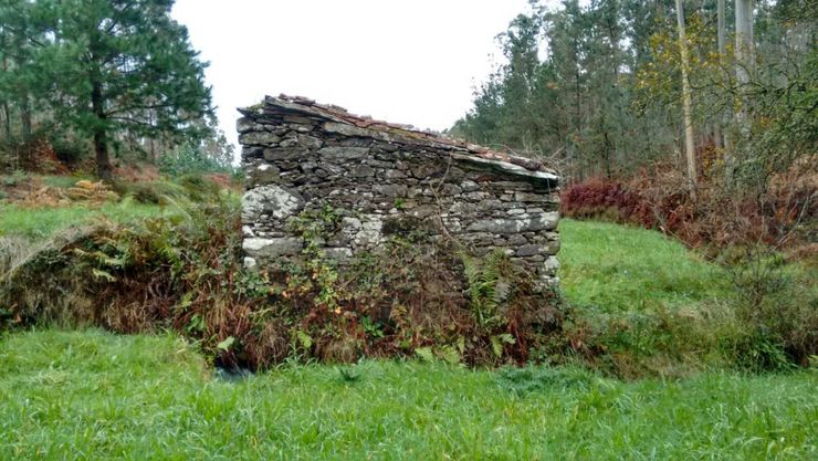 Muíño de Baralláns, no val fluvial do río Lourido 