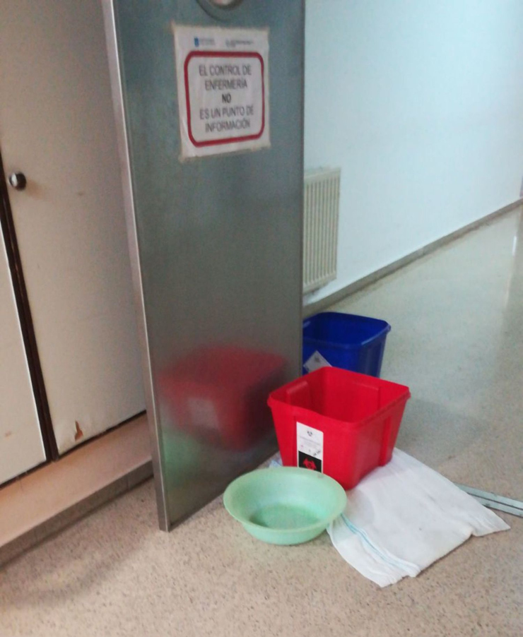 Pingueiras no Hospital de Monforte. Os sanitarios denuncian que as goteiras comezan a ser habituais nalgúns servizos