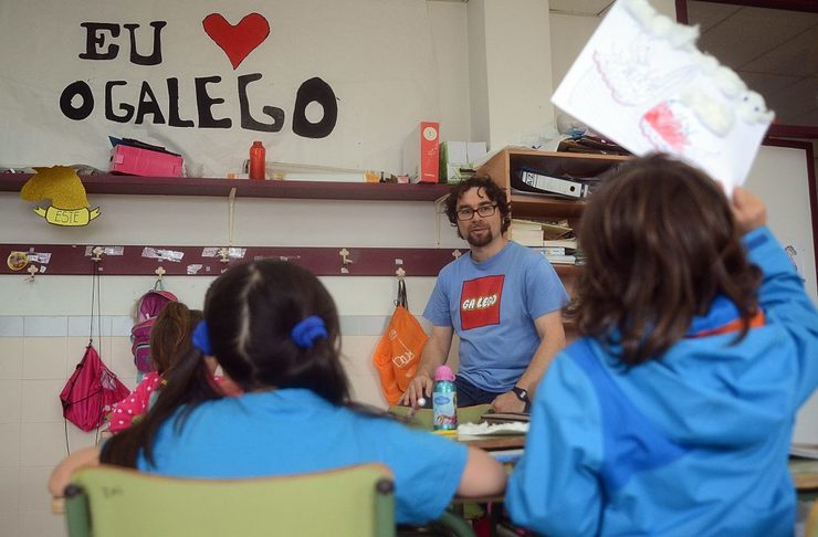 Escolares nunha aula onde se lles ensina a valorar o galego / Miguel Núñez.