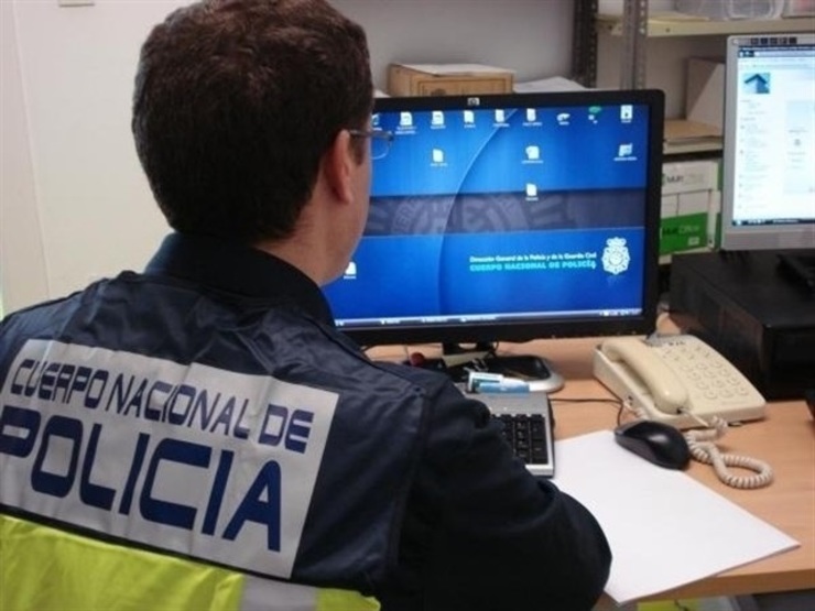 Policía, computador