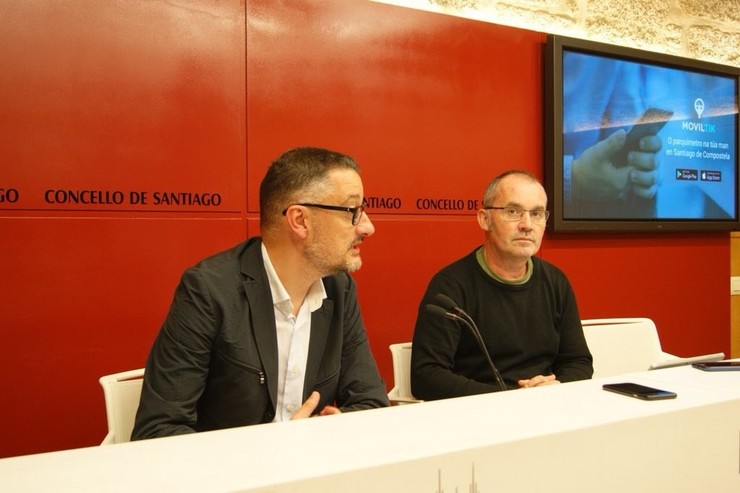 O concelleiro santiagués Xan Duro e o xerente de Tussa, José Ramón Mosquera 