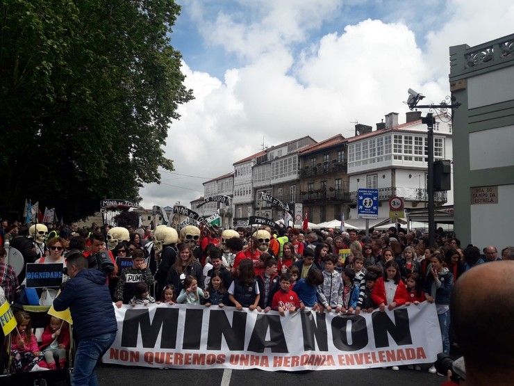 Manifestación en Santiago contra a Mina de Touro - O Pino