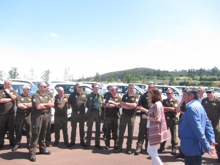 Entrega de vehículos todoterreno a agentes forestales 