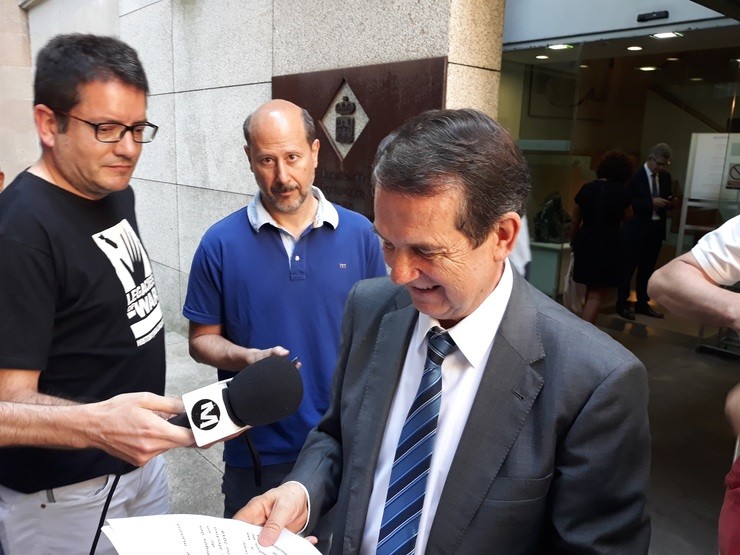 O alcalde de Vigo,  Abel Caballero, ofrece declaracións aos medios