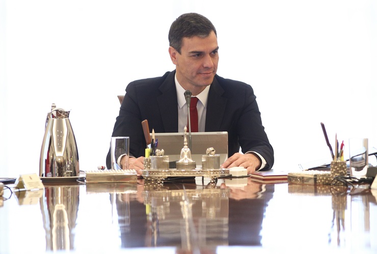 Pedro Sánchez preside o seu primeiro Consello de Ministros.