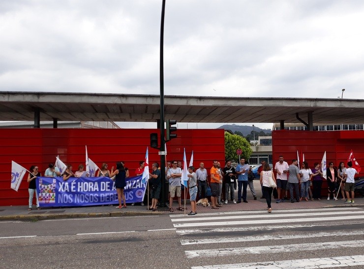 A CIG celebra unha manifestación ante a sede de PSA en Vigo 