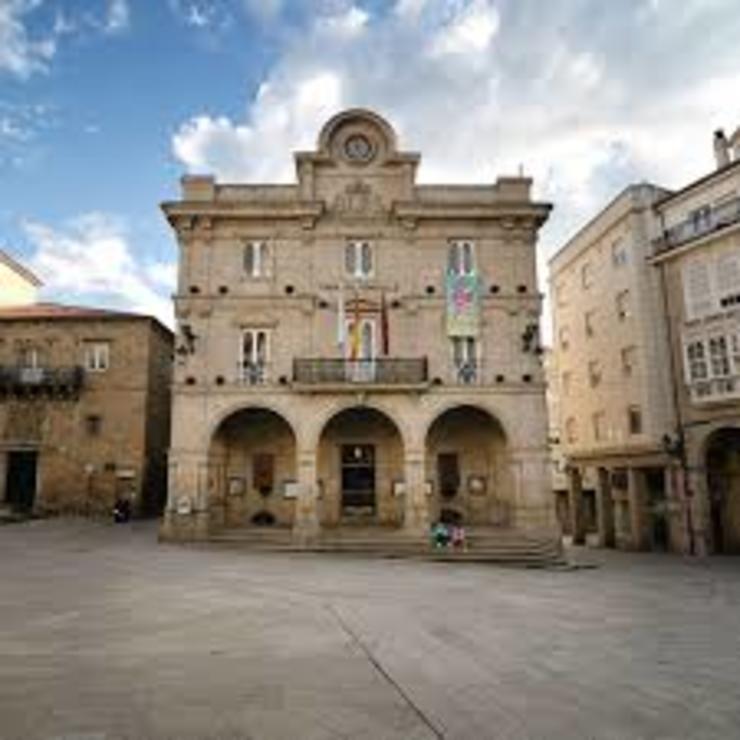 Concello de Ourense, na Praza Maior, lugar onde se di que foi asasinada Asunción González 