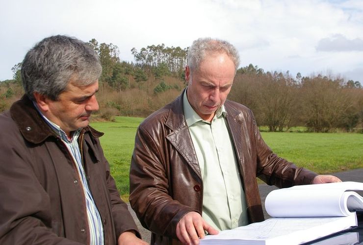 Juan José Rocha, exalcalde de Abegondo, á dereita 