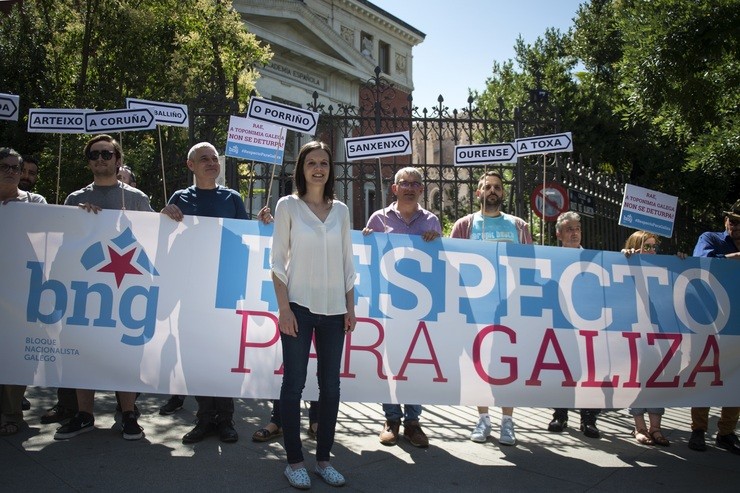 Protesta do BNG ante a sede da Real Academia Española. BNG 
