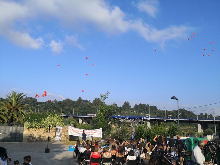 Globos na homenaxe polo cinco anos do accidente de Angrois 