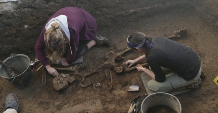 Exhumación dos restos dos catro guerrilleiros asasinados polo franquismo en Val do Dubra / Lentes Diverxentes.