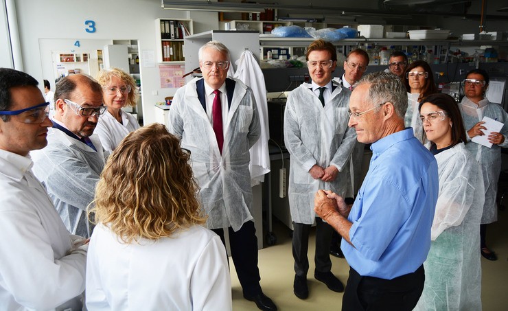 Visita do ministro principal de Gales, Carwyn Jones, ás instalacións do Centro de Investigación en Medicina Molecular e Enfermidades Crónicas (CiMUS)  da Universidade de Santiago 