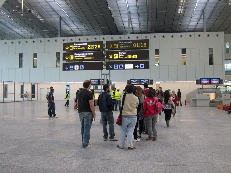 Cola De Pasaxeiros Para Facturar Na Nova Terminal De Lavacolla. EUROPA PRESS - Archivo / Europa Press