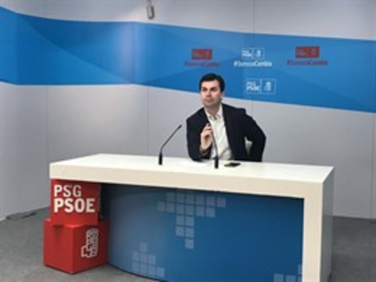 O secretario xeral do PSdeG, Gonzalo Caballero, en rolda de prensa