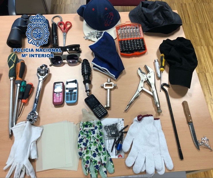 Difusión: 'A Policía Nacional Detén En Vigo Ao Sete Membros Dun Grupo. POLICÍA NACIONAL 