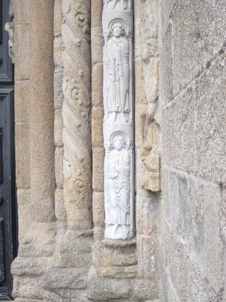 Escultura da Catedral de Santiago limpada após pintada / Europa Press