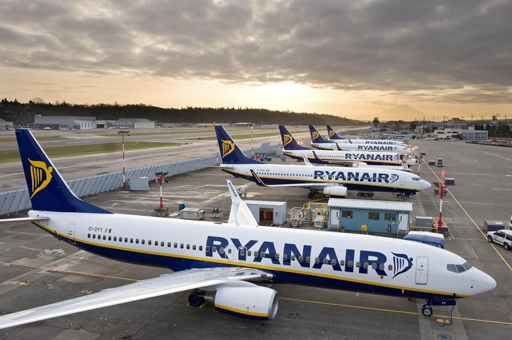 Avións de Ryanair. RYANAIR 