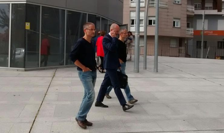 Xemelgos policías entran no edificio xudicial en Ourense 