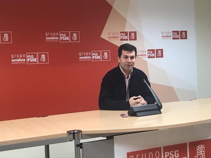 O secretario xeral do PSdeG, Gonzalo Caballero, en rolda de prensa 