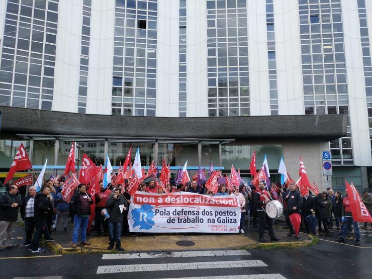 Traballadores de subcontratas de R secundan unha protesta. CIG 