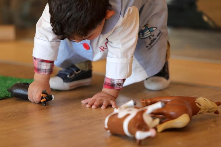 Un neno xoga nunha escola infantil. XUNTA - Arquivo 