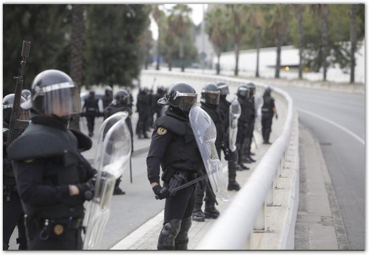 Unidades da Garda Civil despregados en Cataluña ante a convocatoria de folga pola sentenza do procés. AUGC 