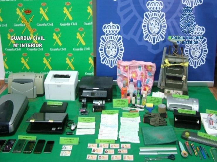 Diversos obxectos incautados pola Garda Civil e a Policía Nacional na operación Brain-Ceci.. GARDA CIVIL / Europa Press