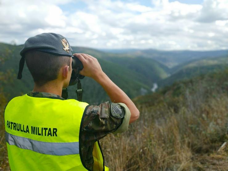 A Brilat patrulla os montes galegos / MINISTERIO DE DEFENSA 