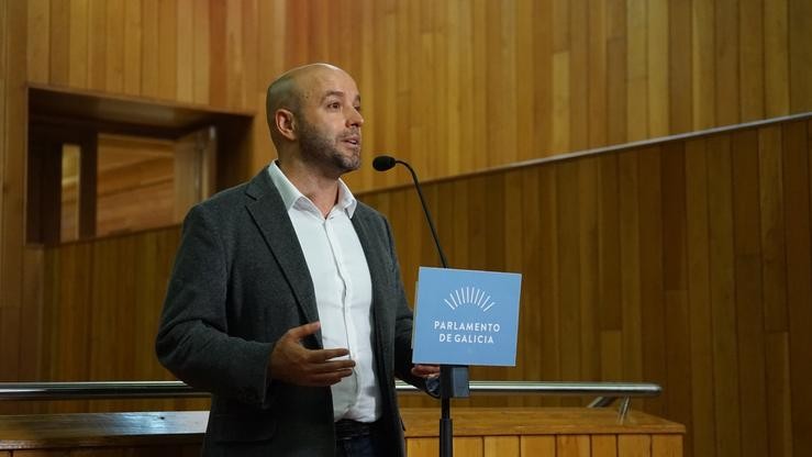 O portavoz de En Marea e do grupo mixto, Luís Villares, en declaracións aos medios durante o Debate sobre o Estado da Autonomía de 2019. EN MAREA 