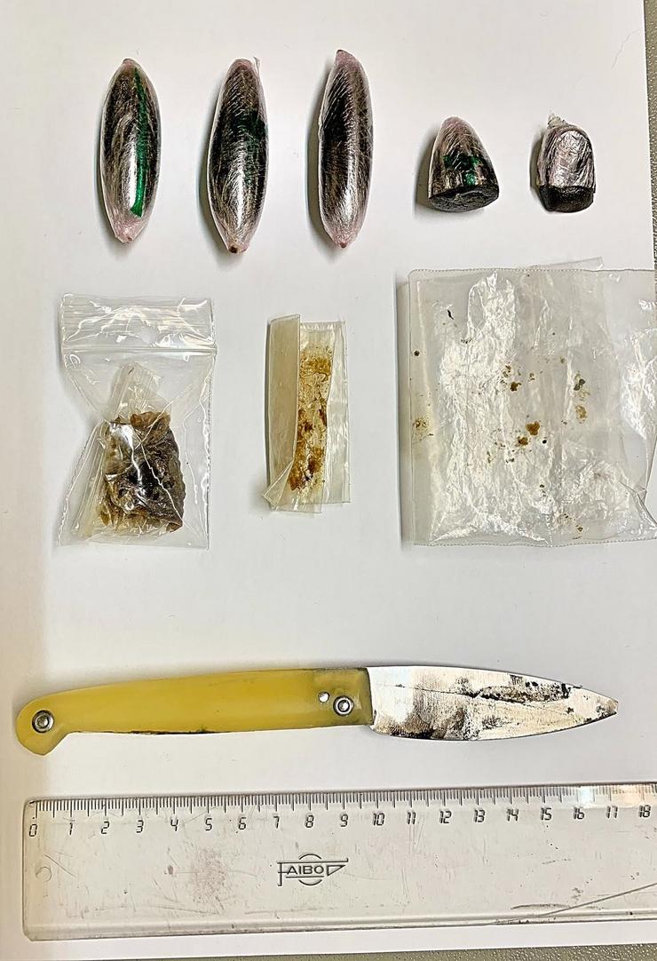 Detido un mozo por tráfico de drogas con varias doses preto do centro de saúde de Carral (A Coruña).. GARDA CIVIL / Europa Press