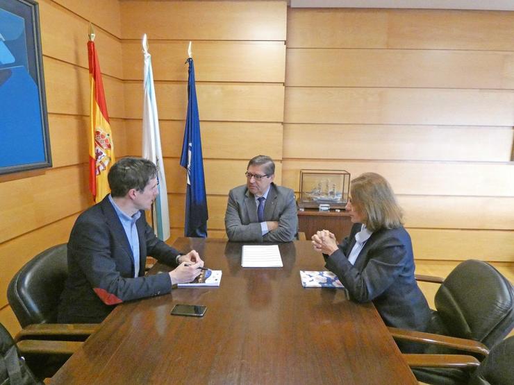 O candidato do PSOE ao Congreso, Pablo Arangüena, e a candidata ao Senado, Obdulia Taboadela, reúnense co reitor coruñés, Xullo Abalde. PSOE 