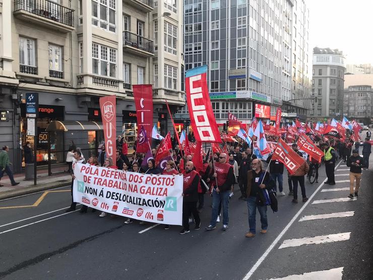 Manifestación contra a deslocalización en R. CIG 