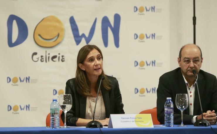 A conselleira de Educación, Universidade e Formación Profesional, Carmen Pomar, nunhas xornadas de Down Galicia 