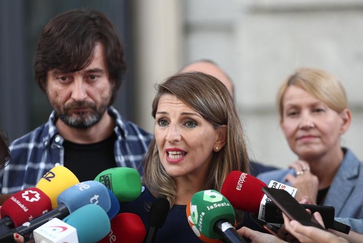A deputada de Galicia en Común Yolanda Díaz atende aos medios de comunicación.. Eduardo Parra - Europa Press / Europa Press