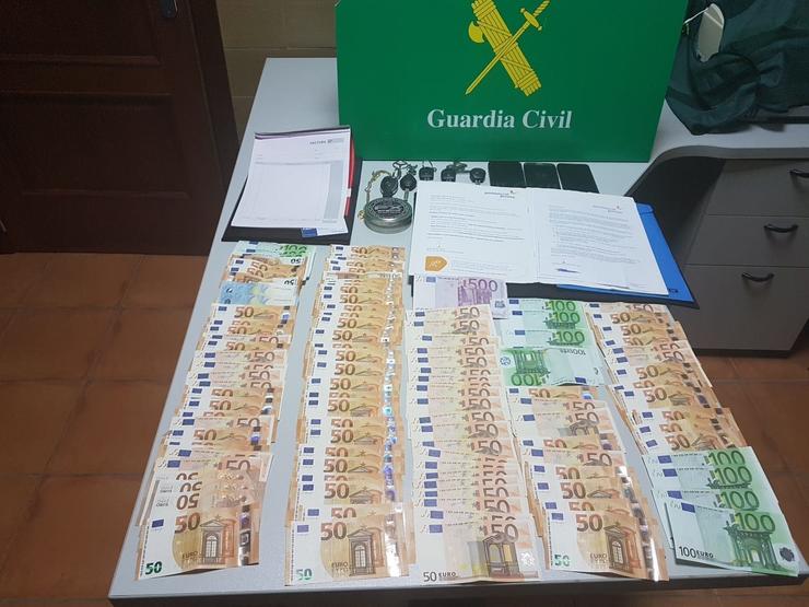 Catro detidos en Santiago e Teo dunha banda especializada en delitos contra o patrimonio.. GARDA CIVIL / Europa Press