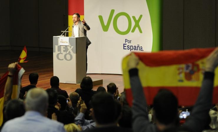 O presidente e candidato de Vox á Presidencia do Goberno, Santiago Abascal, participa nun mitin na Coruña 