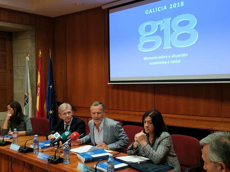Presentación do informe do CES de 2018 con Agustín Hernández no medio 