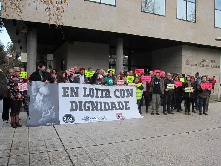 Concentración contra os desafiuzamentos de dúas familias en Vigo AUTOR: Europa Press. EUROPA PRESS - Arquivo 