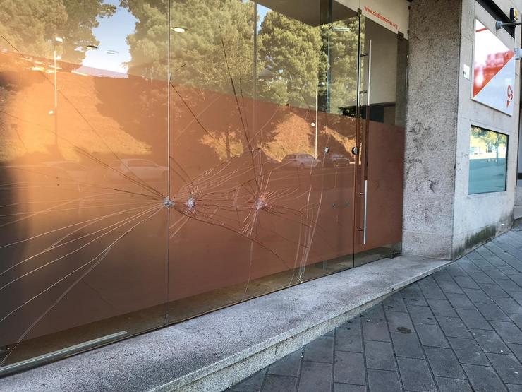 Acto vandálico contra a sede de Cidadáns en Santiago de Compostela.  C/ Europa Press