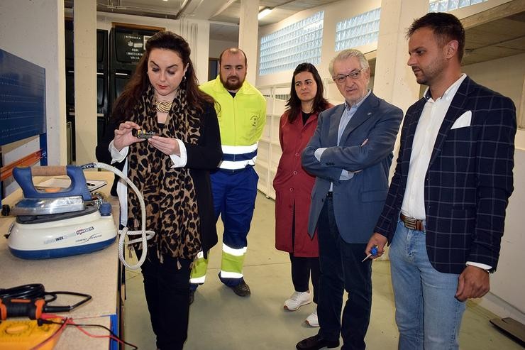 A directora xeral de Calidade Ambiental, María Cruz Ferreira, visita un taller de recuperación de aparellos en Valga (Pontevedra). XUNTA 