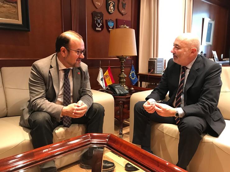 O delegado do Goberno en Galicia, Javier Losada, e o reitor da Universidade de Santiago de Compostela (USC), Antonio López, manteñen un encontro. DELEGACIÓN DO GOBERNO 