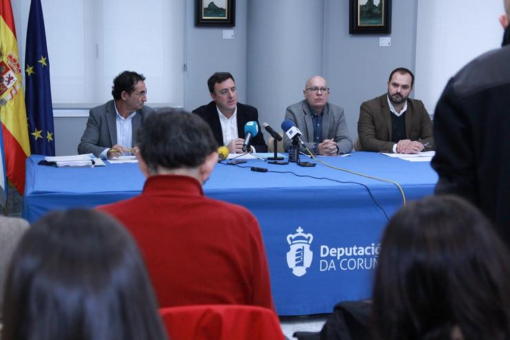 O presidente da Deputación da Coruña, Valentín González Formoso, e o vicepresidente, Xosé Regueira, na presentación do orzamento para 2020. DEPUTACIÓN DA CORUÑA 