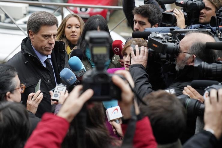 O pai de Diana Quer, Juan Carlos Quer, atende os medios de comunicación. Álvaro Ballesteros - Europa Press