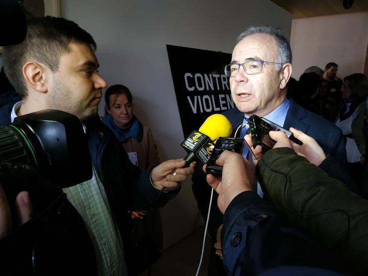 O alcalde de Santiago acode en Lugo a un acto da 'Campaña en negro' contra a violencia de xénero. 