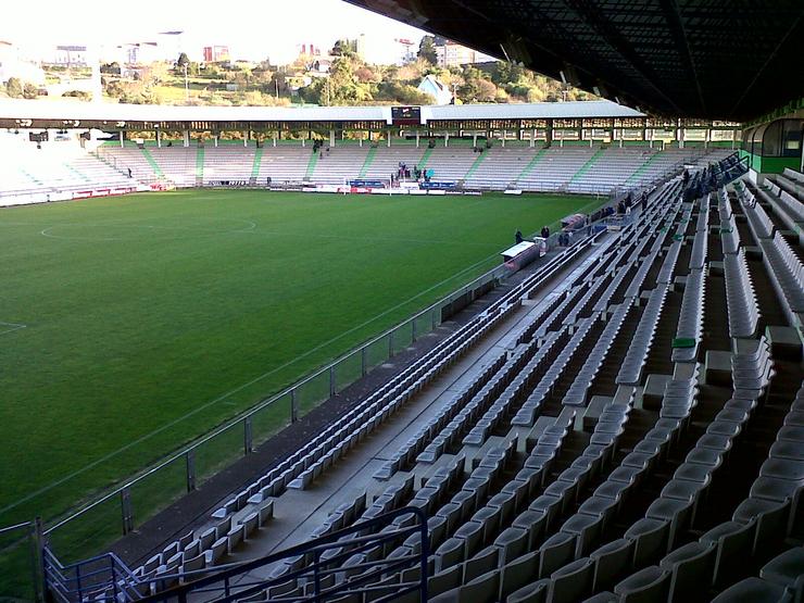 A Malata, campo do Racing de Ferrol / JonnyJonny - Wikipedia.