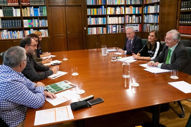 Reunión entre as OOSS e Educación sobre o horario lectivo. XUNTA 