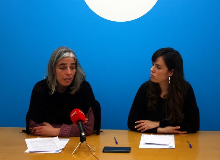 A deputada do Grupo Común dá Esquerda, Paula Quinteiro, e a concelleira de Marea Atlántica, María García, en rolda de prensa sobre os COF. MAREA ATLÁNTICA / Europa Press