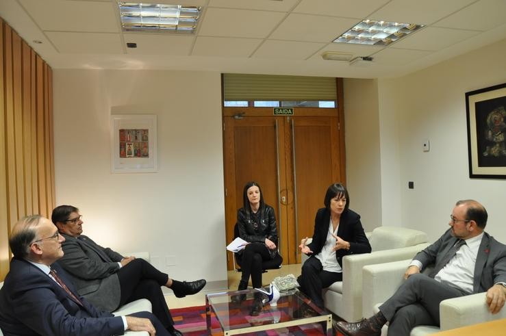 A portavoz nacional do BNG, Ana Pontón, e a viceportavoz parlamentaria, Olalla Rodil, reúnense cos reitores galegos. BNG / Europa Press
